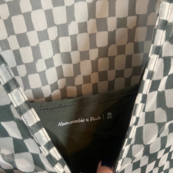 Abercrombie & Fitch printed mesh tee in green | XS - Picture 4 of 5